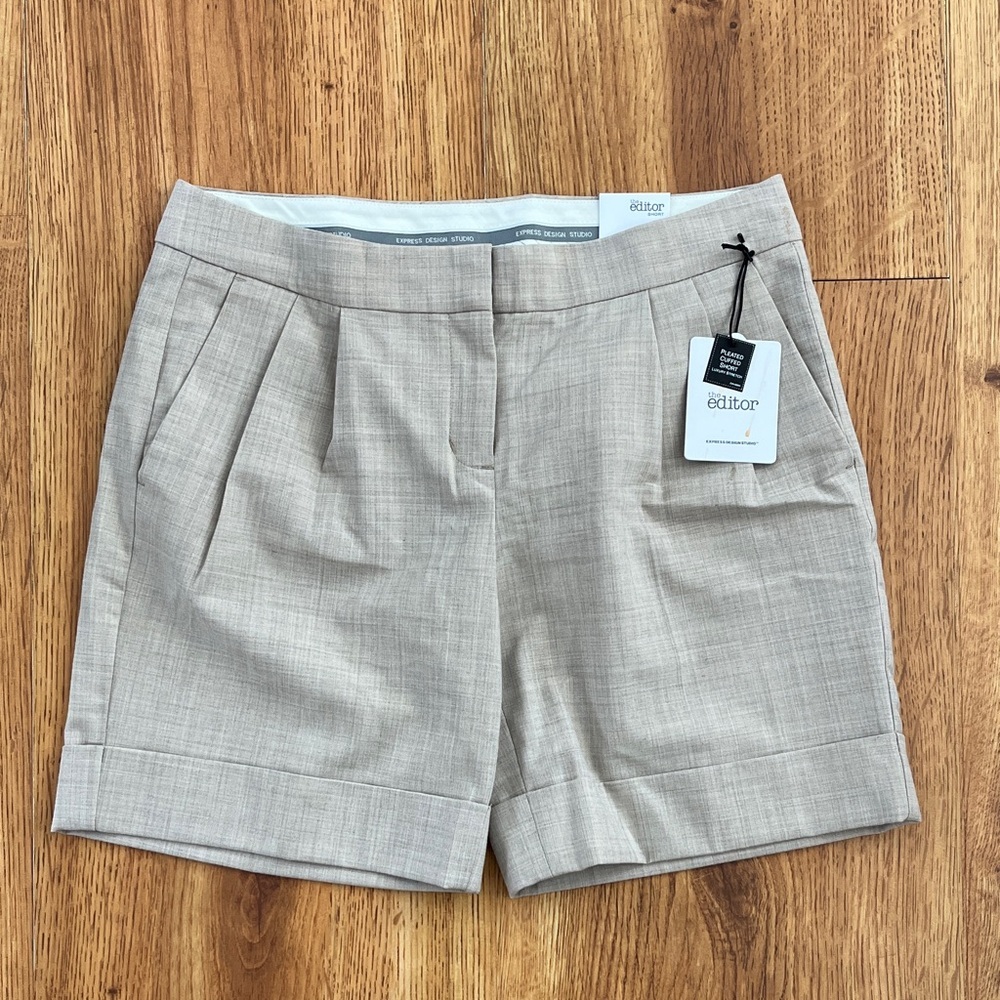 EXPRESS Women's Pleated Cuffed Tan Shorts - Luxury Stretch